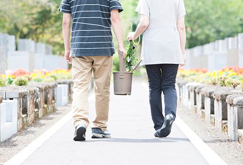 お寺に払うお金の相場は？